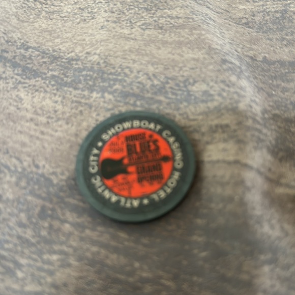 Showboat Casino chip from Atlantic City House of Blues grand opening. - Picture 3 of 4